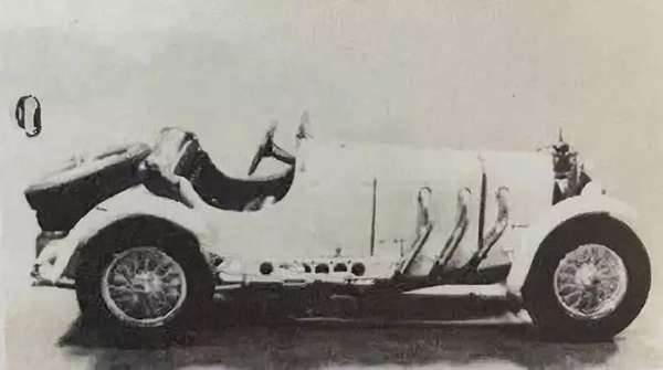 1930年款梅赛德斯奔驰SSK系列双座赛车。1973年在佳士得日内瓦以240,000瑞郎成交