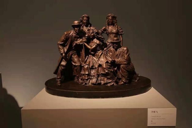 《日记 卡门》作者：李继飞创作年代：2013规格：60cmx35x60cm品类：雕塑