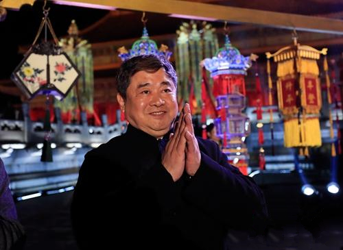 故宫公益拍卖天灯万寿灯 善款用于教育和文化事业