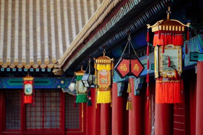 故宫公益拍卖天灯万寿灯 善款用于教育和文化事业