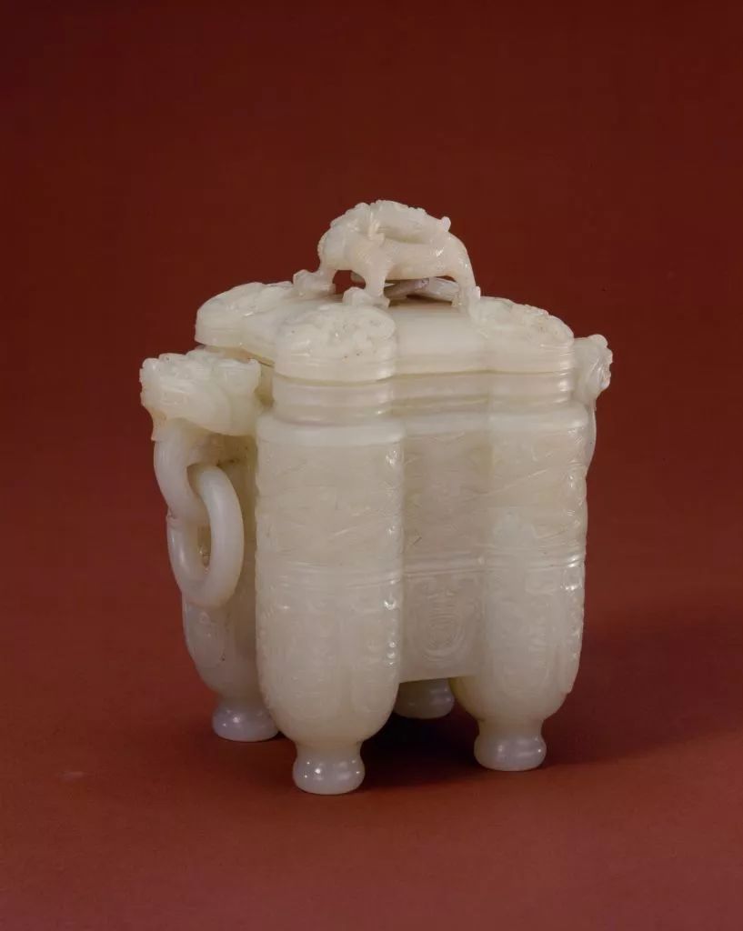 青玉兽耳四柱式炉