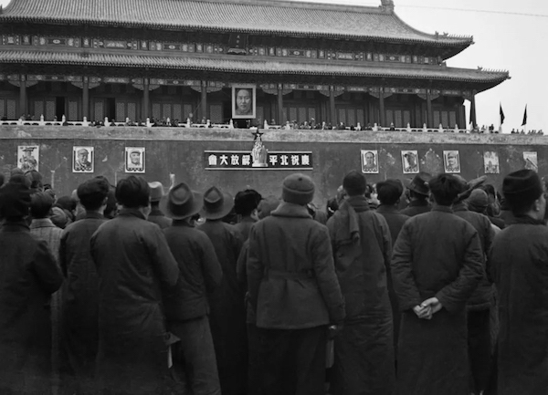 高帆，1949 年 2 月 9 日，北平各界群众聆听叶剑英市长在庆祝北平解放大会上的讲话