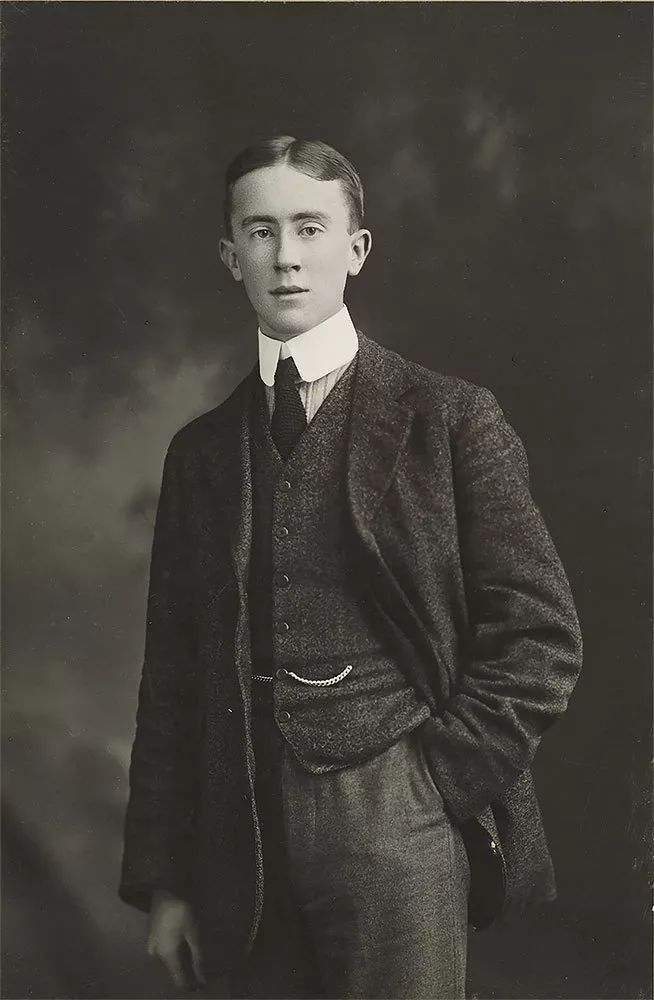 19岁托尔金 © The Tolkien Trust 1977
