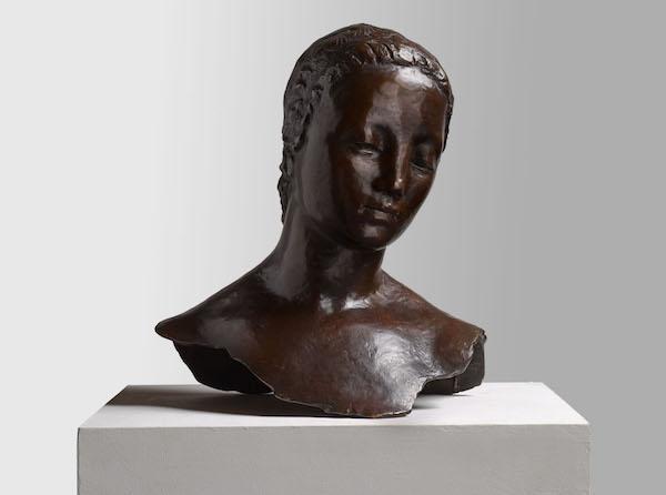 维尔海姆·兰布鲁克《双腿岔开站立的女人头像(女人低下的头)/Head of Large Standing Figure (Lowered Female Head)》，1911，青铜