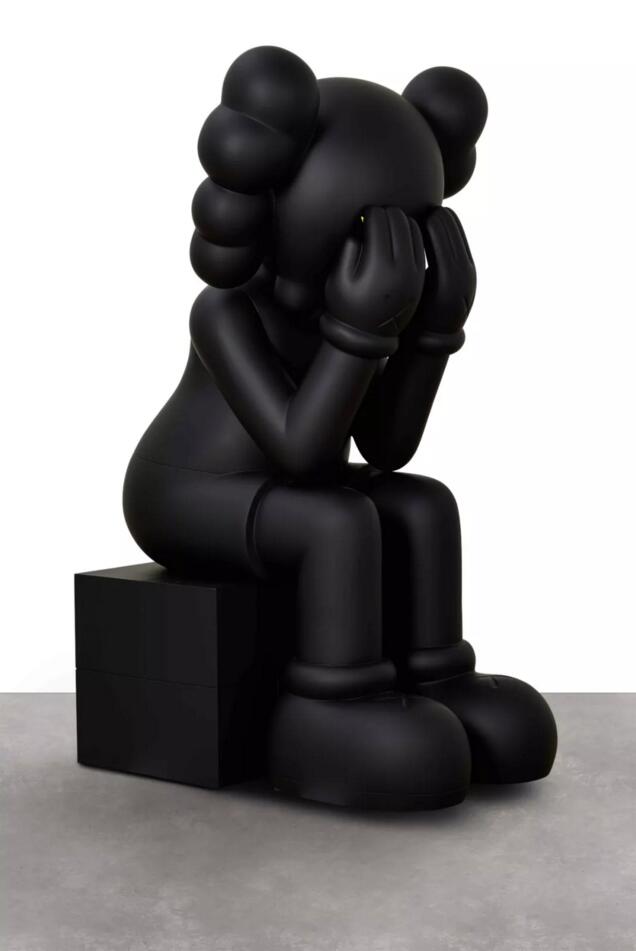 KAWS 《同伴（Passing Through）》