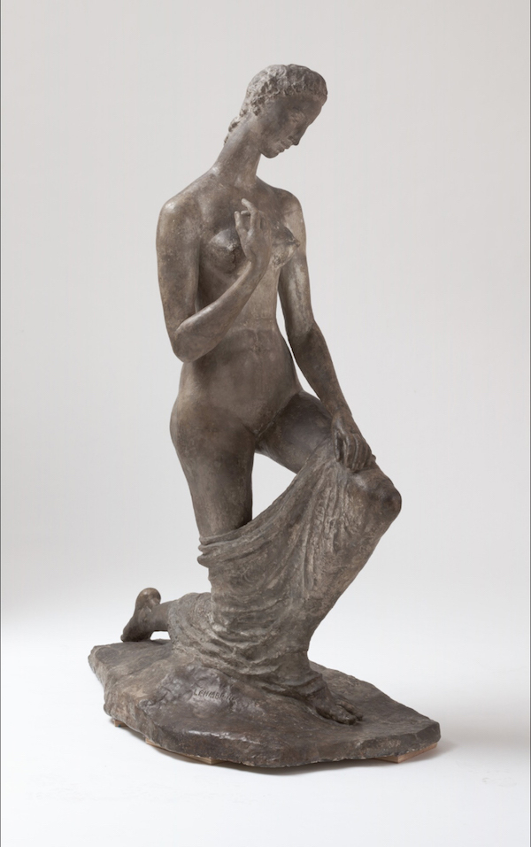 维尔海姆·兰布鲁克《跪着的女人》，1911，铸石雕塑，图片来自MoMA官网。
