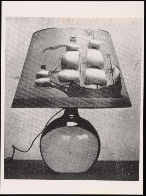 米娜·洛伊，Lamps photographs by Charmet, Jean-Loup Photos Presse Paris, ca.1920.