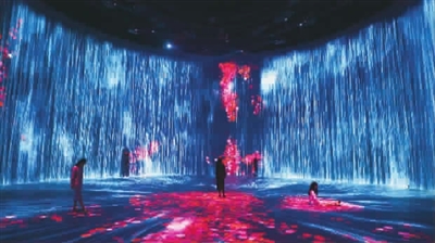 油罐中的水粒子世界，消除作品的边界
