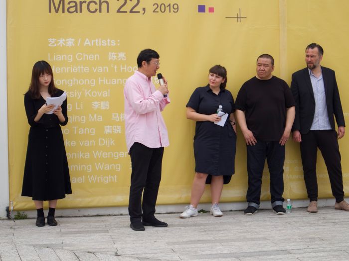嘉宾顾振清（独立策展人）在开幕式上致辞