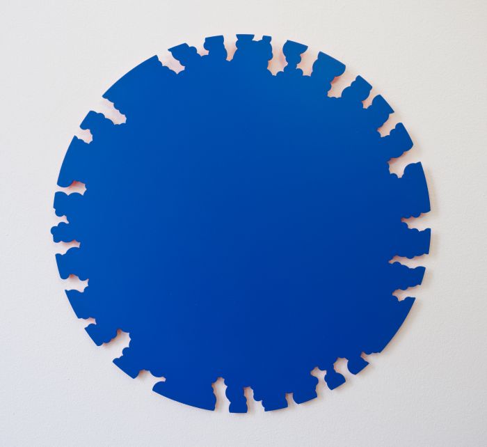 Iemke van Dijk：Aluminium disc，Ø 40cm，Spray paint on aluminium铝上喷漆，2017