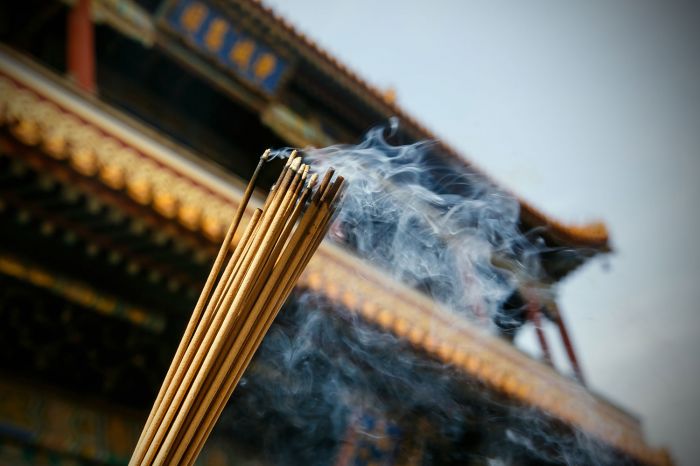 让清明节真正“清明”起来 