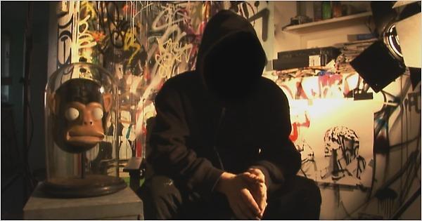班克斯“自毁”高价拍卖作品
