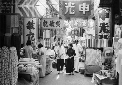 香港苏富比秋拍：吴冠中画笔下的乡土情思