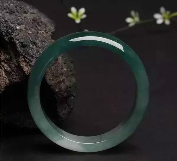 翡翠有“三青” 