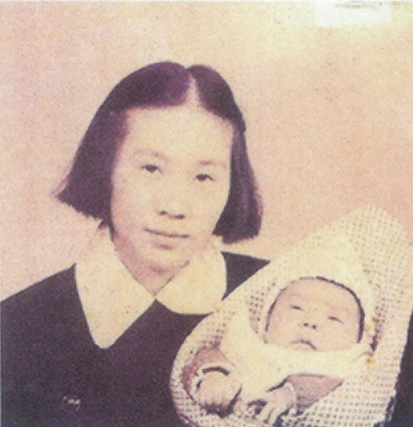 艺术家张晓刚与母亲