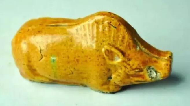 ▲唐 黄釉陶猪 河南博物院藏