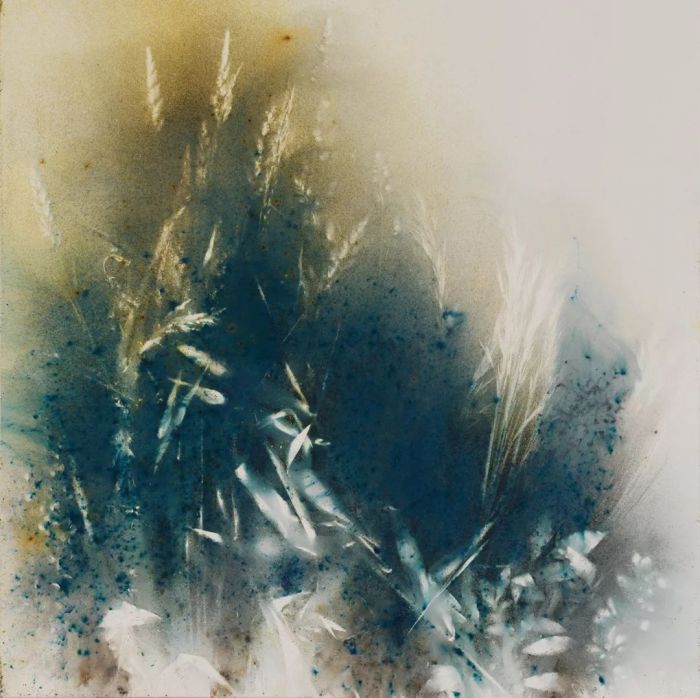 蔡国强，《绿杂草》，2018，火药、画布。赵小意摄，蔡工作室提供