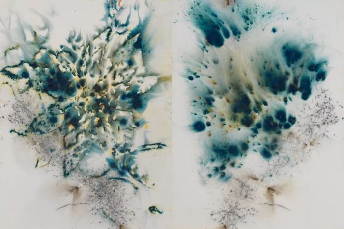 蔡国强，《乌菲齐研究：绿玫瑰第二号》，2018，火药、画布。赵小意摄，蔡工作室提供