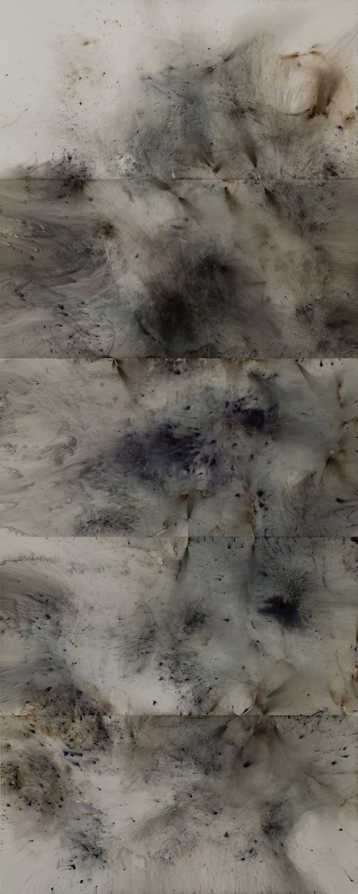 《天堂情结之三》, 2017，火药、画布; 300 x 750 cm。赵小意摄，蔡工作室提供