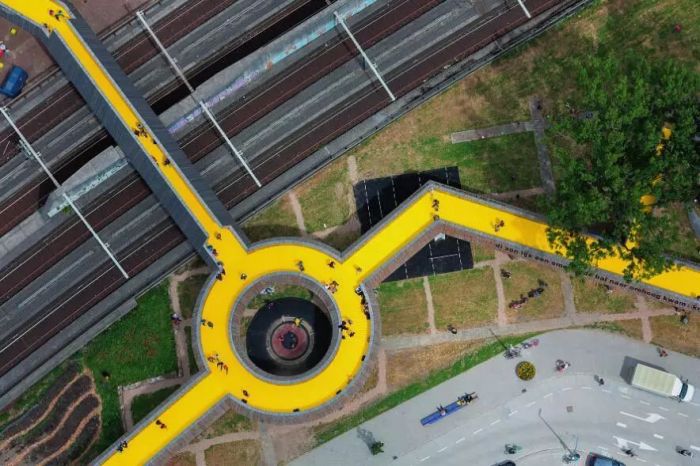 ＞Luchtsingel，众筹建设的人行天桥，由ZUS建筑事务所于2011－2015年建于鹿特丹