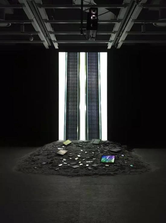 索菲亚·阿尔·玛利亚，《The Litany》，2016年
