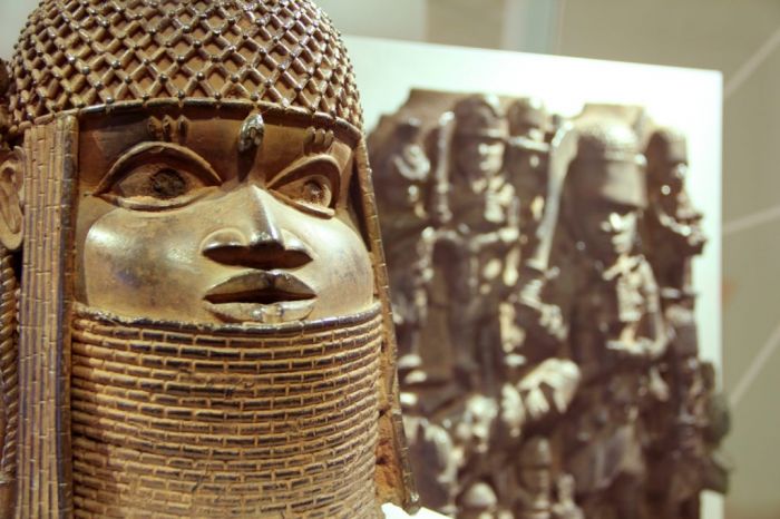 Exhibition view of “Looted Art? The Benin Bronzes” at MKG in Hamburg.
