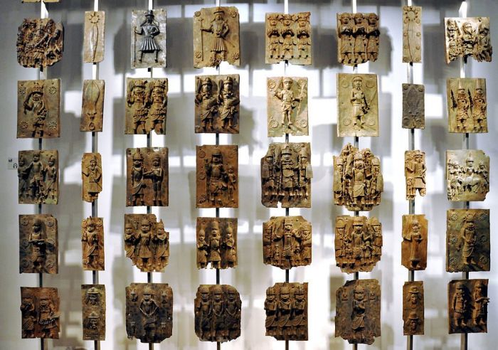 Cast brass plaques from Benin City at British Museum. Photo: Andreas Praefcke [Public domain]
