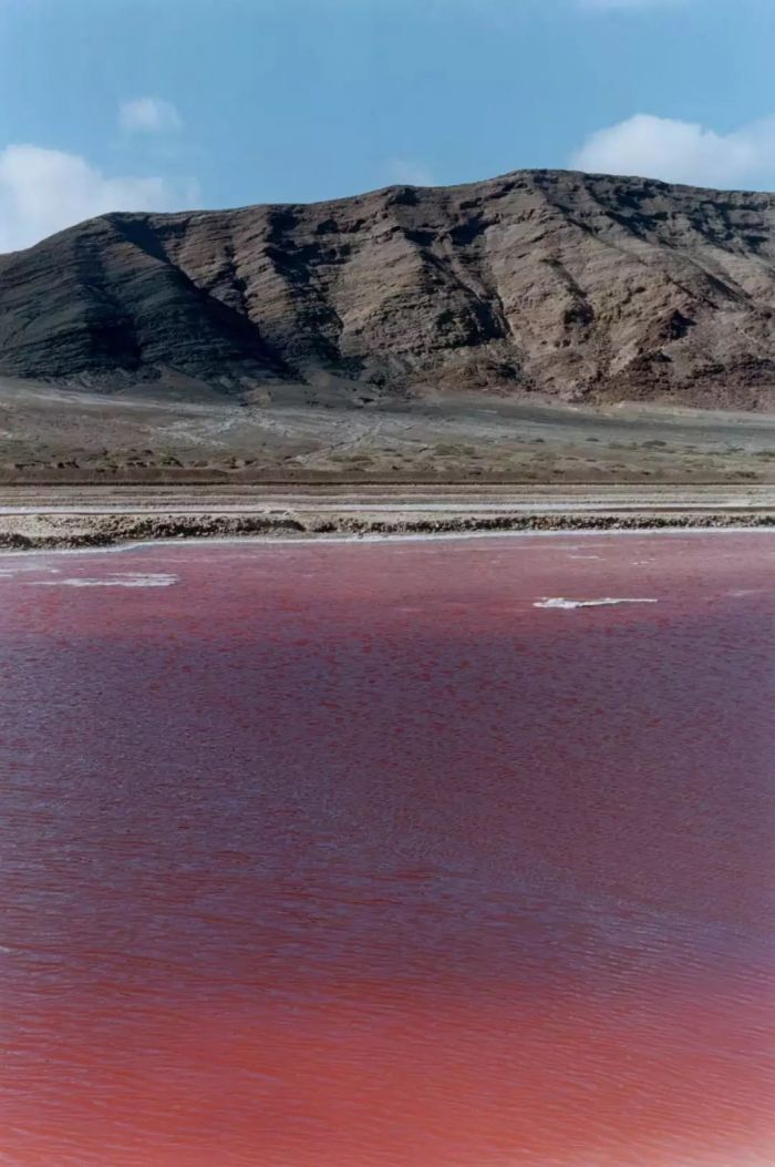 red lake, 2002 © Wolfgang Tillmans