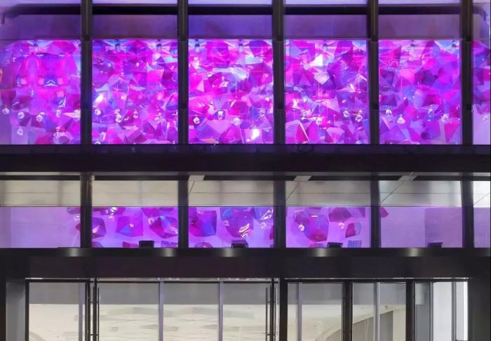 KKC ART+陈航峰，《万花镜》，灯光艺术装置，聚甲基丙烯酸甲酯，98圈圈x5圈圈圈x42圈圈mm，LCM置汇旭辉广场，2圈18