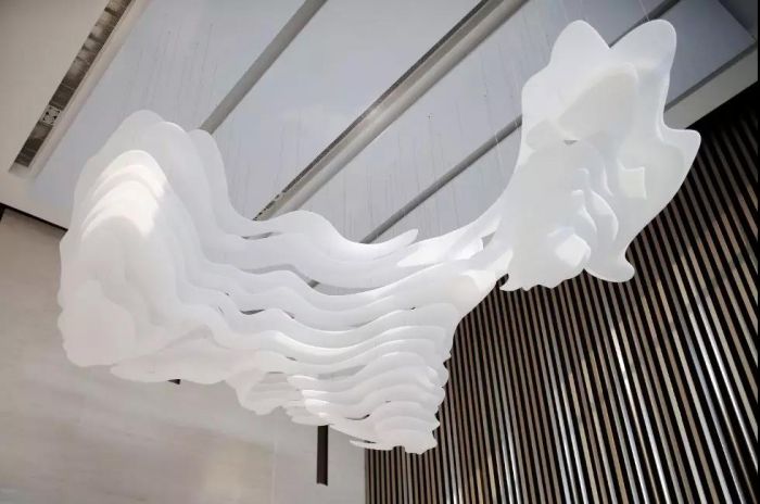 KCC-Art Studio，《理性云》，艺术装置，聚甲基丙烯酸甲酯，8圈圈圈x585圈x43圈圈mm，LCM置汇旭辉广场，2圈18