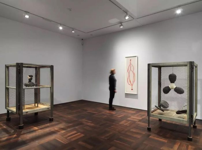 ▲ 「路易丝·布尔乔亚：黑色蝴蝶」展览现场图，2018，豪瑟沃斯圣莫里茨，图片：豪瑟沃斯