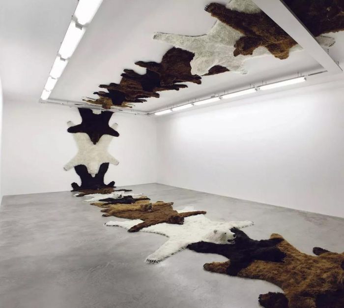 “What goes round-art comes round” （2010）