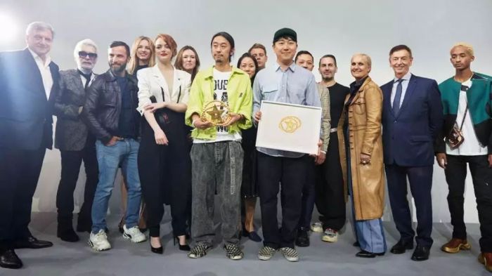 ▲ 2018 年 LVMH Prize 优胜者 Doublet （左7）（图片来源：LVMH）