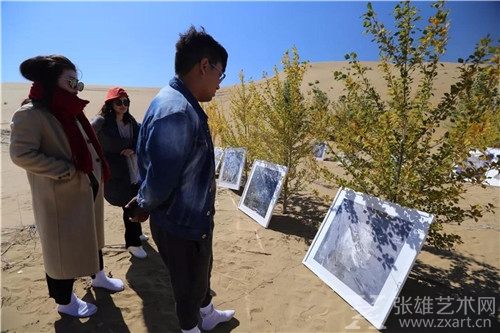 把艺术还给自然(一)——观艺术家王华明“自然美术馆”之响沙湾大沙漠个人展有感