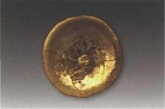 图二二江西南昌海昏侯墓出土凹面金饼