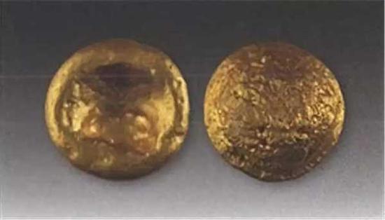 图一六山西太原东太堡出土凹面金饼