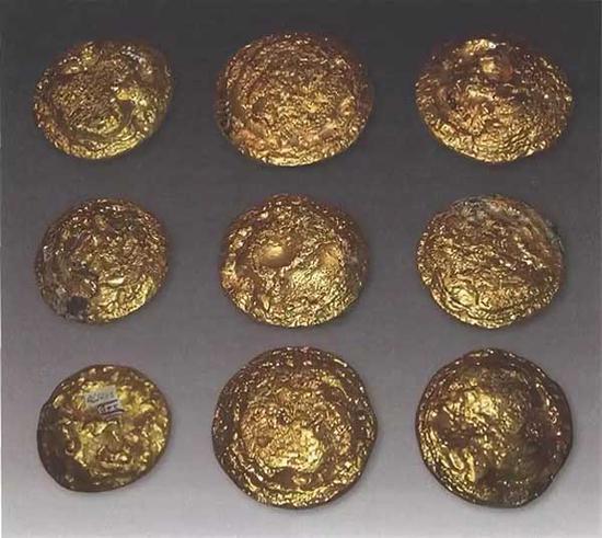 图四江苏盱眙县南窑庄出土凹面金饼