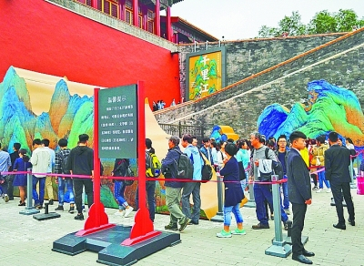 《千里江山图》在北京故宫展出时，每天都会有大量观众前来观看。刘宏声摄光明图片/视觉中国
