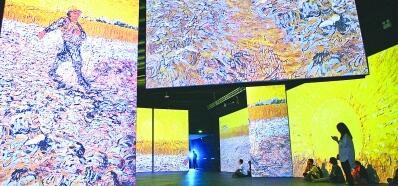 北京“不朽的梵高”感映艺术大展上，梵高的作品以3000多幅高清画面的方式呈现。陶淘摄光明图片/视觉中国