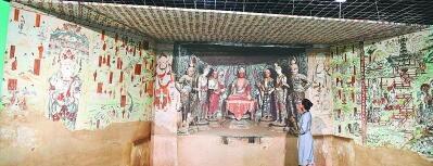 在甘肃敦煌国际会展中心举办的“丝路美地·敦煌”展，通过3D打印彩塑、复制洞窟展示，让民众零距离体验敦煌艺术之美。杨艳敏摄光明图片/视觉中国