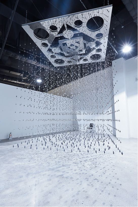 【德国】亨里可·瑙曼作品《2000》在釜山当代艺术博物馆  图片：Artnet News