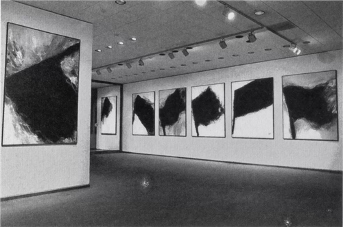 1984年，阿曼多在柏林国家美术馆举办个人展《阿曼多的旗帜》，并相继于明斯特、门兴格拉德巴赫举办此展