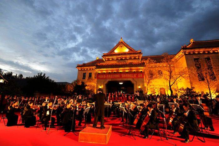“国际博物馆之夜”，长春伪满皇宫博物院也在夜间向市民和游客开放。（图片来源：中新社）