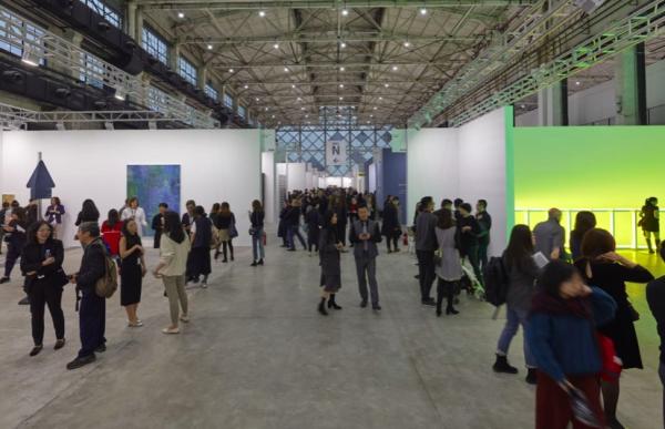 西岸艺博会观展人流