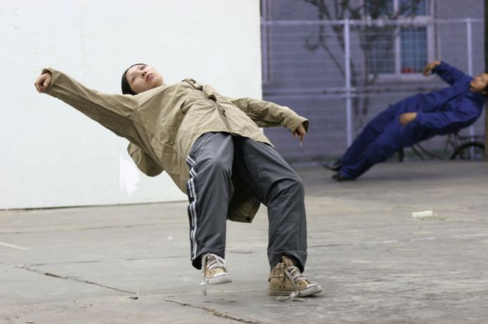 《只要一瞬间》，行为，2005