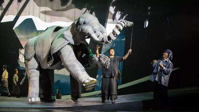 人偶舞台剧《最后一头战象》 “点燃”民族情怀