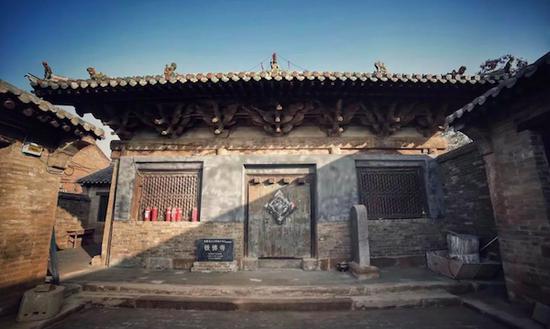 山西铁佛寺内景