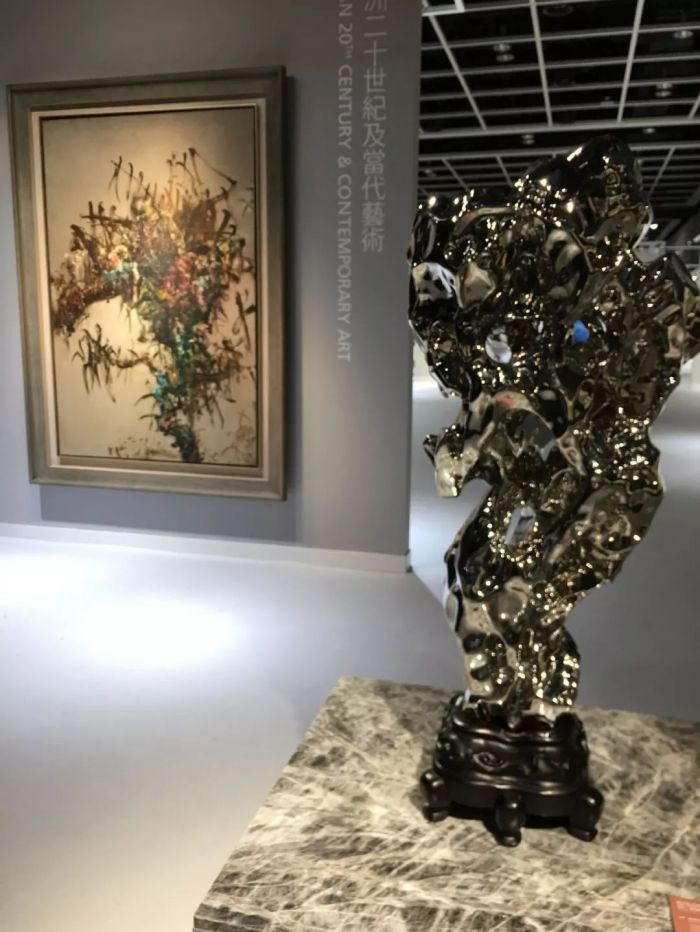 “不凡．宋代美学一千年”专场，周春芽《树的系列》与展望《假山石第94号》。