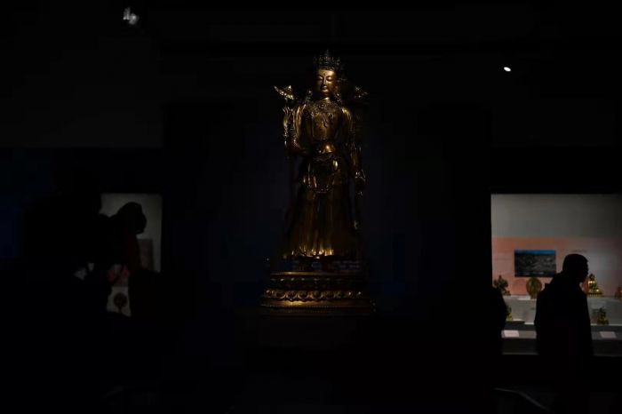 明永乐铜鎏金观音像 摄影/新京报记者 李木易