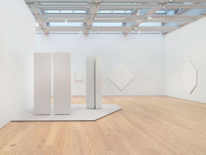 “玛丽·科西嘉：光线研究”展览现场